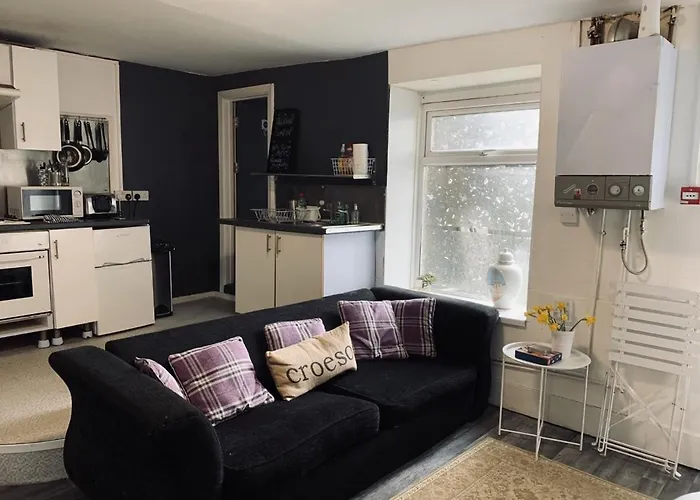 Basement Flat, Carlton Tce